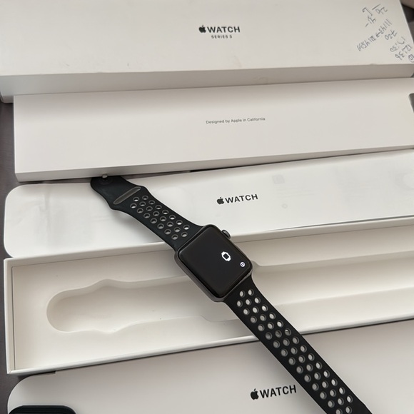 Apple Watch Series 3 42MM Aluminum case free cover - Picture 14 of 17